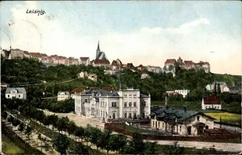 Ak Leisnig in Sachsen, Blick auf Leisnig mit Kirche, Bahnhof und weitere Gebäude