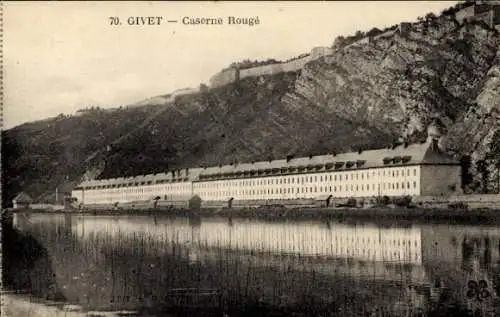 CPA Givet Ardennes, Caserne Rougé