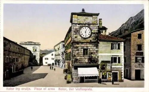 Ak Kotor Cattaro Montenegro, Waffenplatz mit Uhrturm.