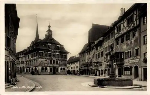 Ak Stein am Rhein Kanton Schaffhausen, Rathausplatz, historische Architektur, Brunnen, alte Ge...