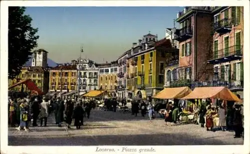 Ak Locarno Kanton Tessin Schweiz, Piazza grande, Marktstände