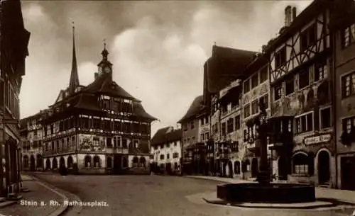 Ak Stein am Rhein Kanton Schaffhausen, Rathaus, Brunnen, Altstadtgebäude, historische Architektur