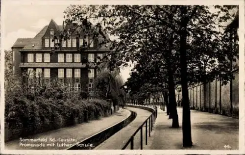 Ak Lubsko Sommerfeld in der Niederlausitz Ostbrandenburg, Promenade, Luther-Schule