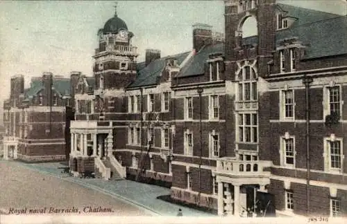 Ak Chatham Kent England, Royal Naval Barracks, Gebäude mit Turm, Ziegelsteinarchitektur