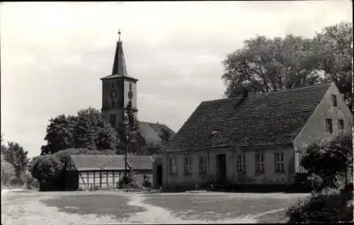 Ak Altreetz im Oderbruch, Altes Bauernhaus und Kirchturm von Altreetz