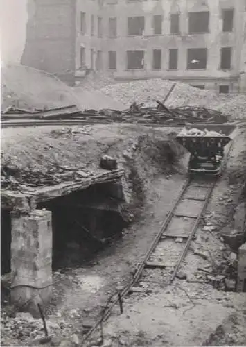 Original Foto Berlin Kreuzberg, Belle-Alliance-Straße (heute Mehringdamm), Baustelle, um 1946