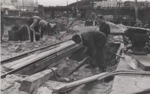 Original Foto Berlin Kreuzberg, U-Bahnhof Hallesches Tor, Nord-Süd-Bahn, um 1946