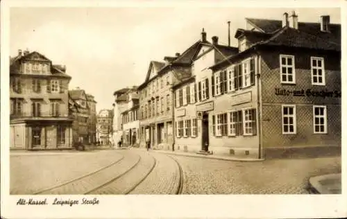 Ak Kassel in Hessen, Blick in die Leipziger Straße mit Geschäften, Gleise