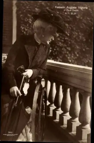 Ak Kaiserin Auguste Viktoria, Exil im Haus Doorn, Rollstuhl, Liersch 7952