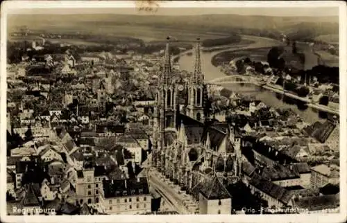 Ak Regensburg an der Donau Oberpfalz, Stadtansicht von Regensburg mit Dom und Donau