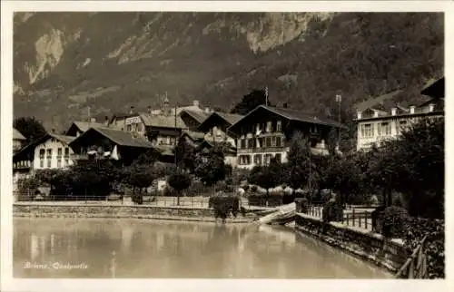 Ak Brienz Kanton Bern, Briens, Quaipartie, Häuser, Fluss, Berge