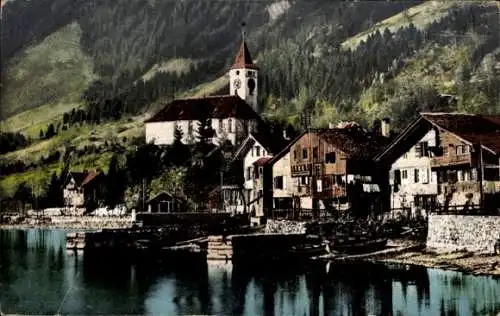 Ak Brienz Kanton Bern, Hausansichten am Ufer mit Kirche