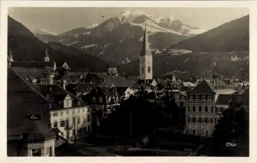 Ak Chur Kanton Graubünden, Stadtansicht von  Berge im Hintergrund, historische Architektur
