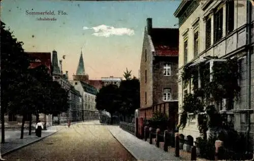 Ak Lubsko Sommerfeld Ostbrandenburg, Schillstraße, Straßenpartie, Kirchturm