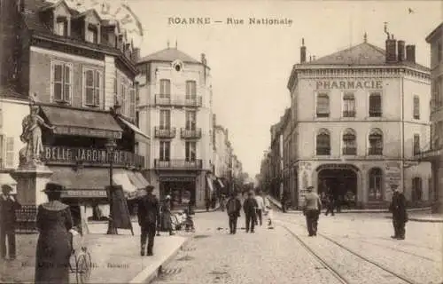 Ak Roanne Loire,  Rue Nationale, Belle Jardinière, Pharmacie, historische Straßenansicht