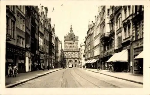 Foto Ak Gdańsk Danzig, Langgasse, Salamander Geschäft, Geschäft Drei Lilien, Straßenbahn