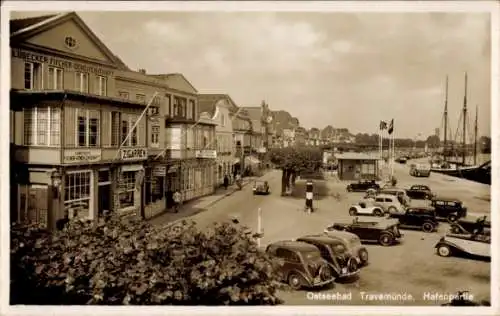 Ak Ostseebad Travemünde Lübeck, Historische Ansicht, Zigarre, Hafen, Autos, Gebäude