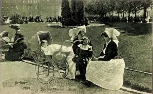 Ak Berliner Typen, Spreewälderinnen in Volkstrachten, Kinderwagen