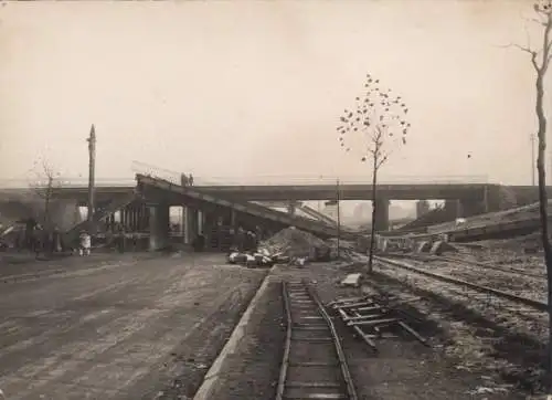 Foto Eisenbahnschienen, eingestürzte Brücke 1918