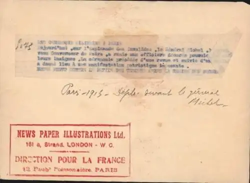 Foto Paris, Marschierende Soldaten in Uniformen, Fest