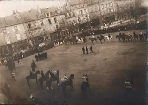 Foto Pferder auf einem Marktplatz 1911