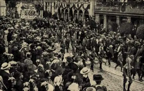 Foto Ak Ulm an der Donau, Marschierende Soldaten, Trommel, Festzug
