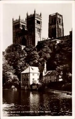 Ak Durham North East England, Durham Cathedral, River Wear, kleines Haus am Ufer