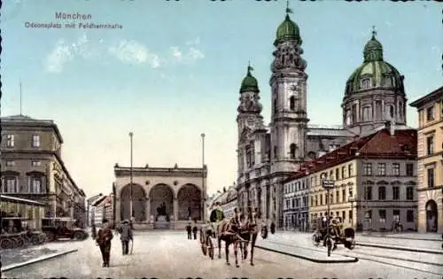 Ak München, Odeonsplatz mit Feldherrnhalle, Kutsche