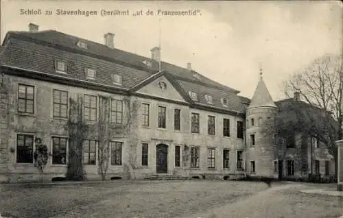 Ak Reuterstadt Stavenhagen, Seitenblick auf das Schloss