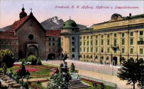 Ak Innsbruck in Tirol, Hofburg, Hofkirche, Leopoldsbrunnen