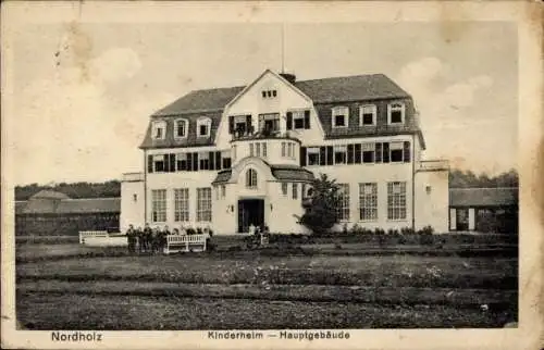 Ak Nordholz Wurster Nordseeküste,  Kinderheim Hauptgebäude, Gebäude mit Menschen