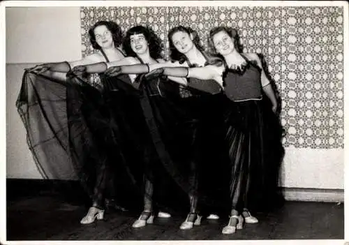 Foto Ak Tänzerinnen, Gruppenfoto
