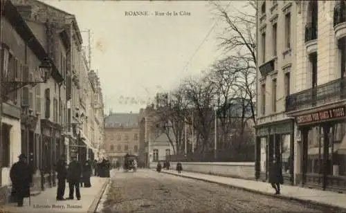 Ak Roanne Loire, Librarie Henry, Straße, historischer Flair, Menschen, Geschäfte