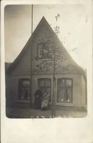 Foto Ak Itzehoe in Holstein, Wohnhaus, Anwohner