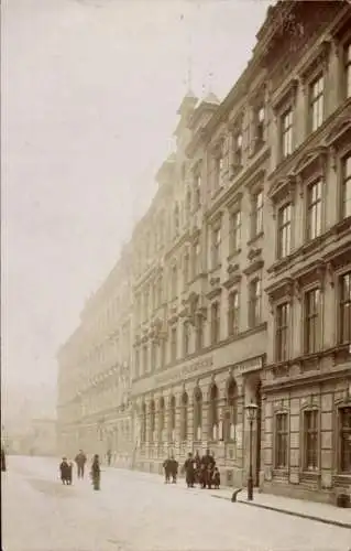 Foto Ak Wien 15 Rudolfsheim Fünfhaus Österreich, Friesgasse 9, Volksküche, Hausmeisterfamilie Bilek