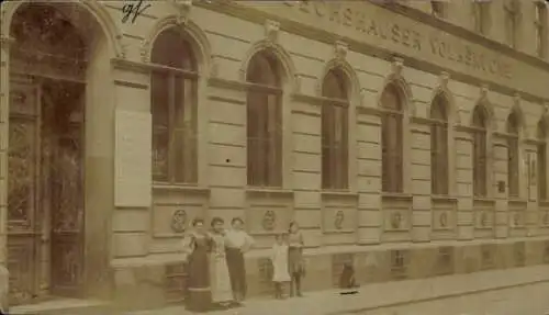 Foto Ak Wien 15 Rudolfsheim Fünfhaus Österreich, Friesgasse 9, Volksküche, Mädchen, Murli