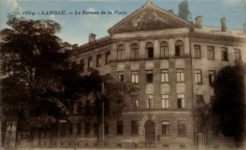 Ak Landau in der Pfalz, Bureau de la Place