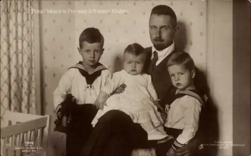 Ak Prinz Oskar von Preußen mit seinen Kindern, Portrait