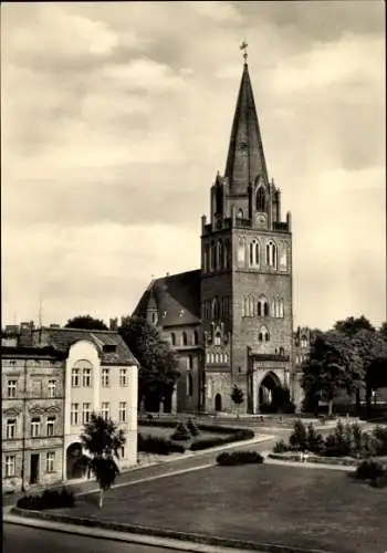 Ak Eberswalde im Kreis Barnim, Blick auf die Maria Magdalenen Kirche