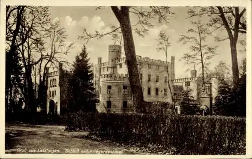 Ak Letzlingen Gardelegen im Altmarkkreis Salzwedel, Schloß m. Krieger Denkmal