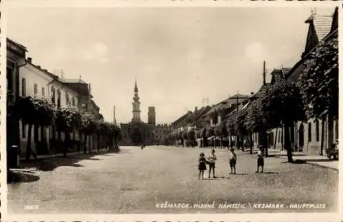 Ak Kežmarok Kesmark Slowakei, Hauptplatz, Stadtansicht, Häuser, Menschen,Kirchturm