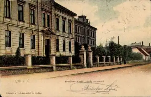 Ak Kolín Kolin Mittelböhmen, Straßenpartie mit Blick auf eine Schule