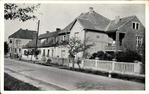 Ak Jeneček Klein Jentsch Klein Jenč Mittelböhmen, Straßenpartie, Häuser