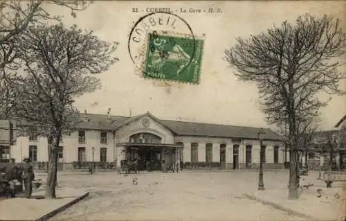 Ak Corbeil Essonne, Bahnhof, Gebäude, Bäume, Menschen, Postkarte