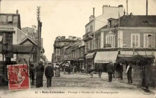 CPA Bois Colombes Hauts de Seine, Passage à niveau et rue des Bourguignons