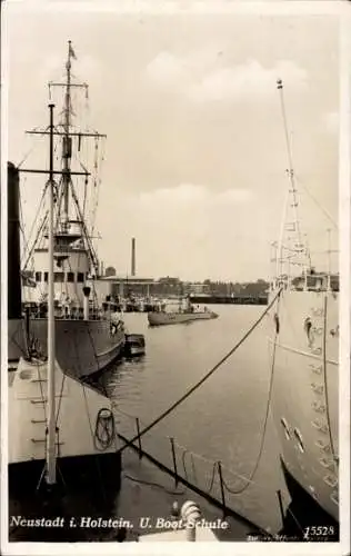 Ak Neustadt in Holstein, U-Boot-Schule, Schiffe