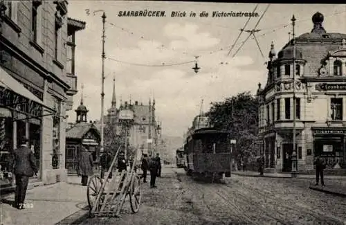 Ak Saarbrücken, Blick in die Victoriastraße, Straßenbahn, Leonhard, Zigaretten