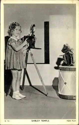 Ak Schauspielerin Shirley Temple, Fotoapparat, Teddybär