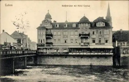 Ak Guben in der Niederlausitz, Neißebrücke, Hotel Central