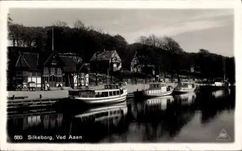 Ak Silkeborg Dänemark, Gesamtansicht, Hafen, Boote